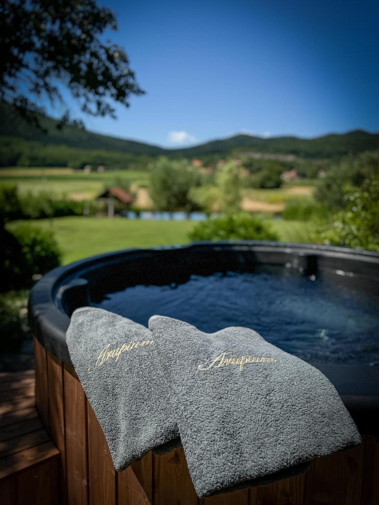 House Arupium - Hot Tub Villa Otočac Eksteriør billede